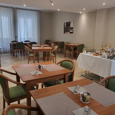 Hotel Lux 알레산드리아 외부 사진