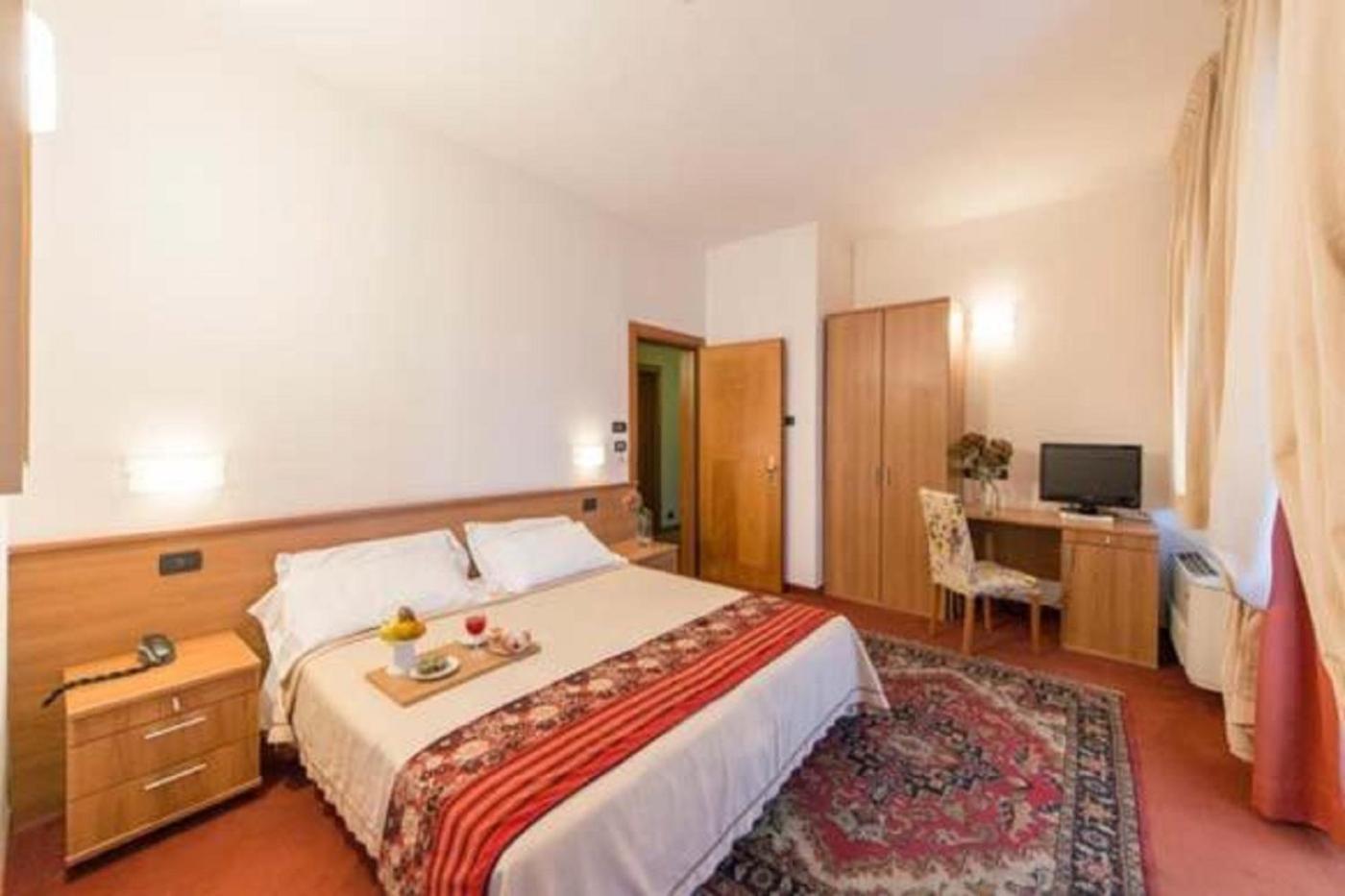 Hotel Lux 알레산드리아 외부 사진