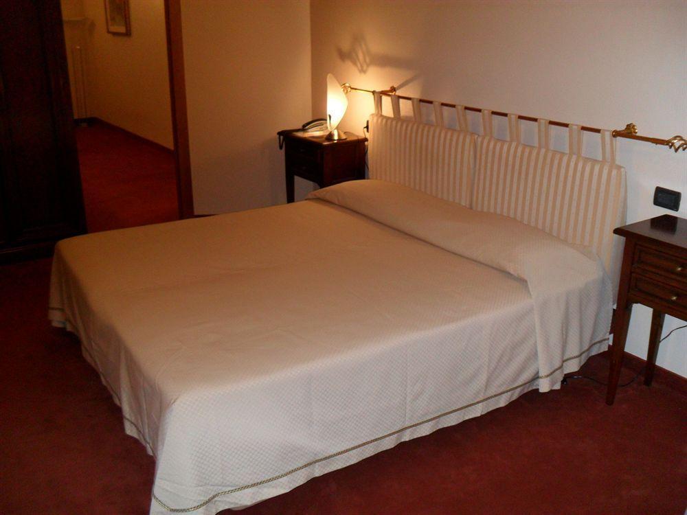 Hotel Lux 알레산드리아 외부 사진