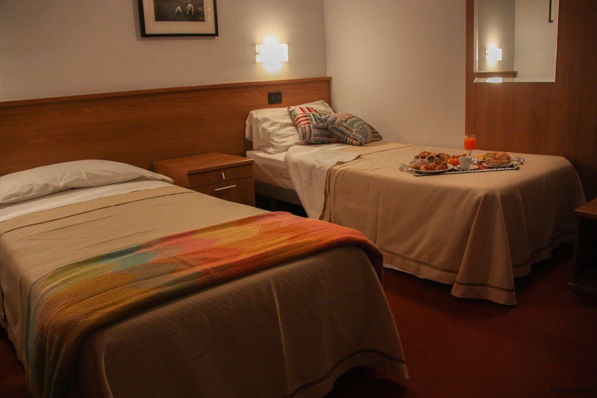 Hotel Lux 알레산드리아 외부 사진
