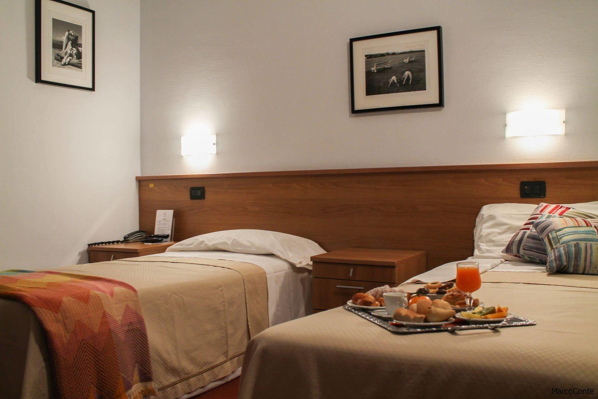 Hotel Lux 알레산드리아 외부 사진